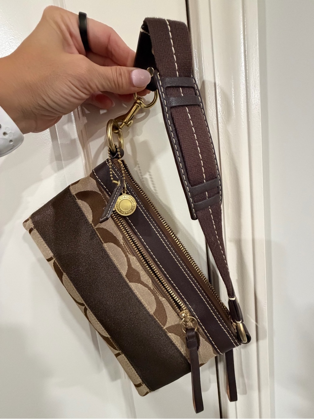 Coach Brown Signature Canvas Shoulder Bag with Gold Hardware - Picture 4 of 11